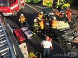 20180725191230_download (8): Video, foto: Automobilová nehoda u Rostoklat objektivem zasahujících hasičů